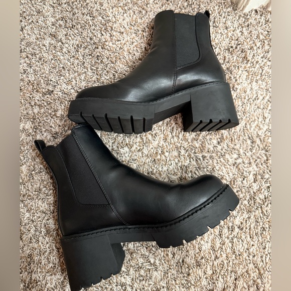 Madden Girl Platform Chelsea Boots - Picture 3 of 10